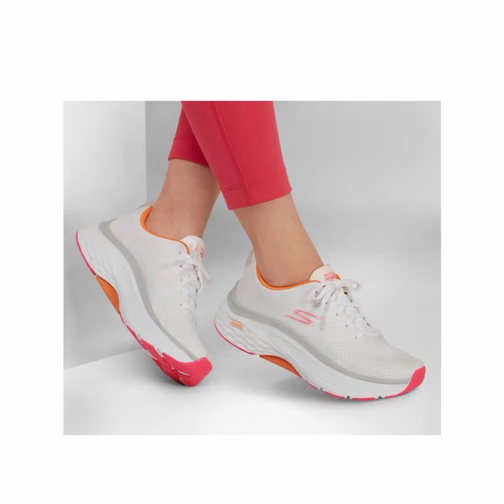 NEW Skechers Women's GoRun White and Coral Sneakers, Size 9